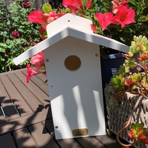 BIRDS CHOICE bird house.